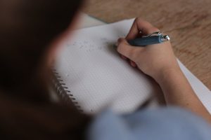 A partir ou apartir diferenças, exemplos e exercícios para nunca mais errar
