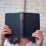 Encima ou Em Cima Entenda a Diferença e Use Corretamente